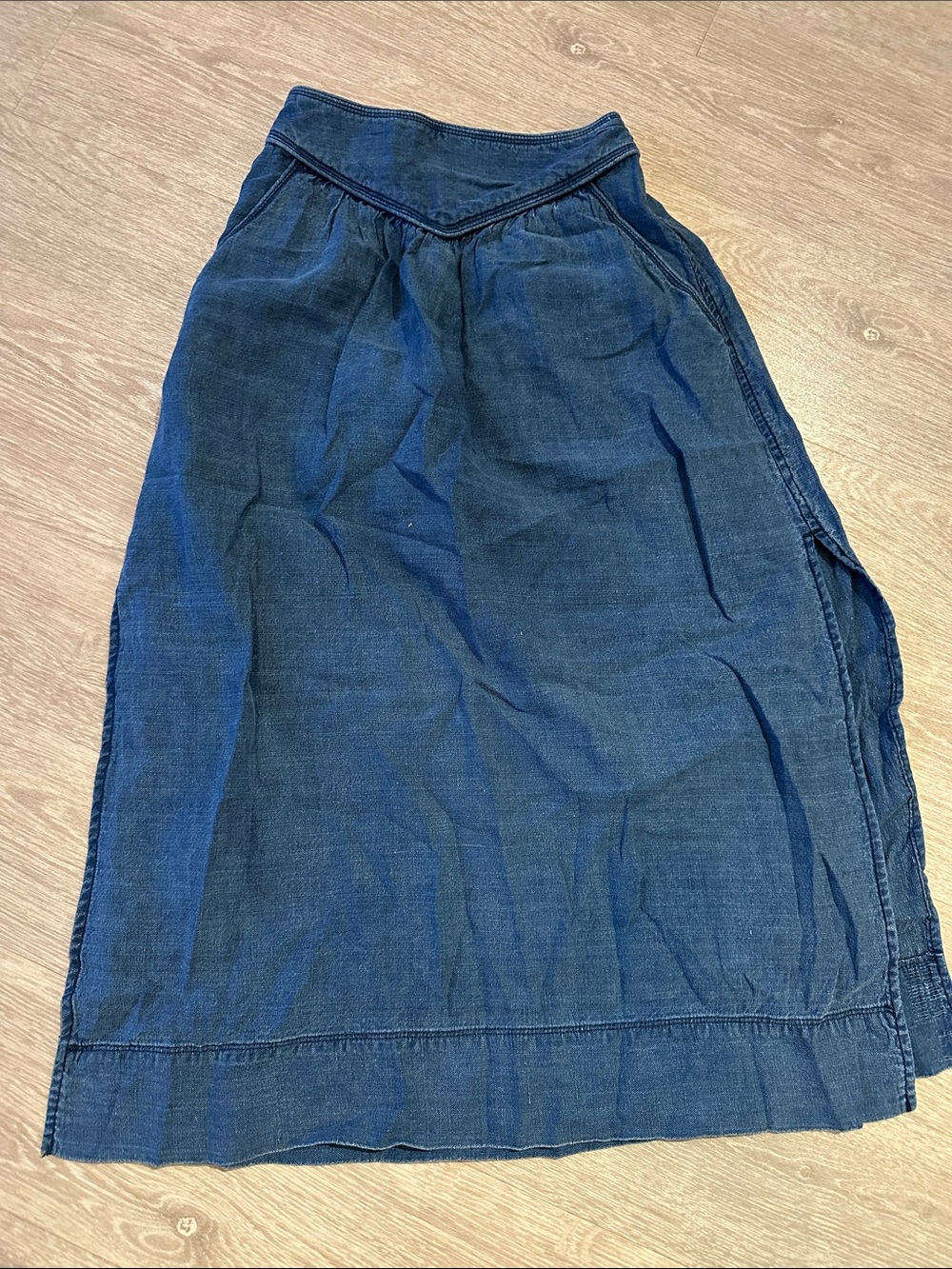 Aritzia Wilfred Denim Midi Skirt with side slits. XXS.  Preowned